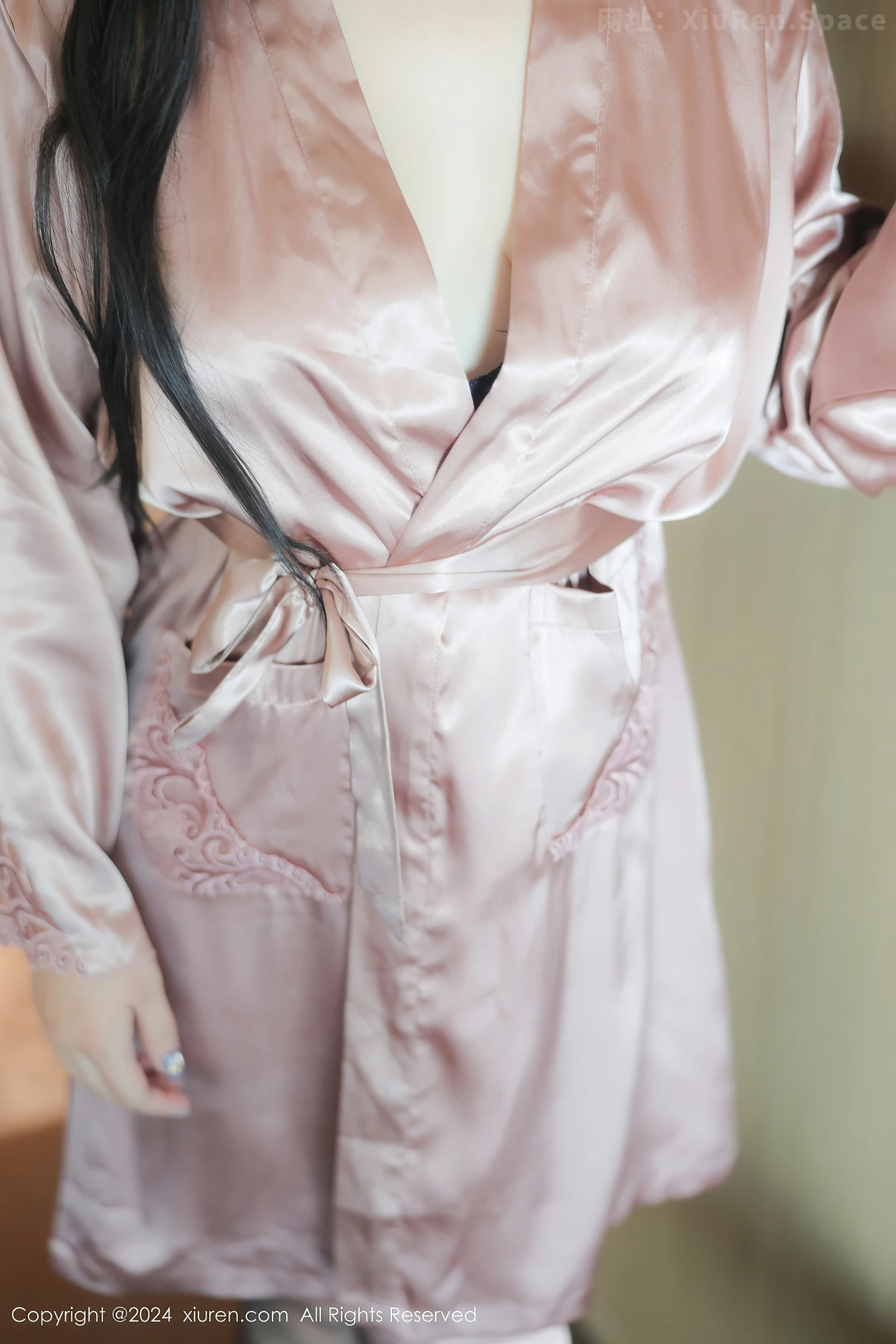 图片[2]-[XiuRen秀人网] VOL.9159 新人模特白洁bessie黑色情趣内衣配黑丝吊袜秀丰乳美臀诱惑写真67P-秀人网官方网站